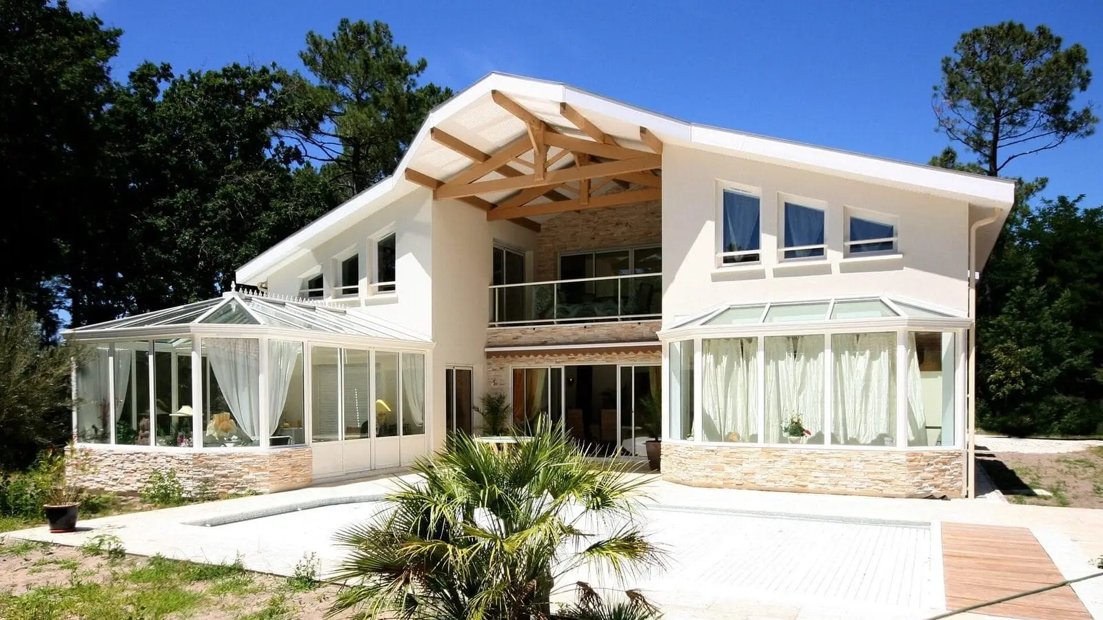 Villa contemporaine à charpente bois apparente et véranda panoramique à Vieux-Boucau (40)